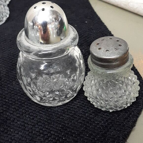 Vintage Lot 24 Salt & Pepper shakers Plus 2 extra - Picture 13 of 13